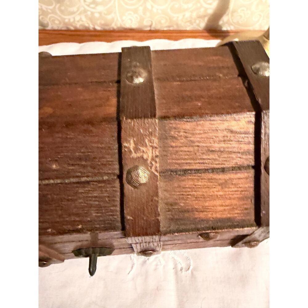 Vintage Small Wooden Pirates Chest Jewelry Box - Picture 5 of 10